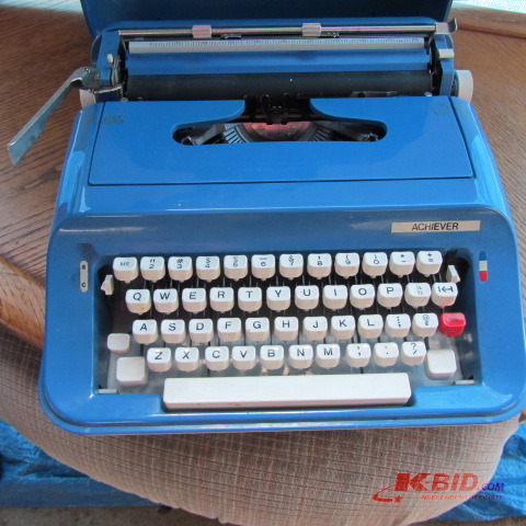 lot 228 image: Manual Portable Typewriter