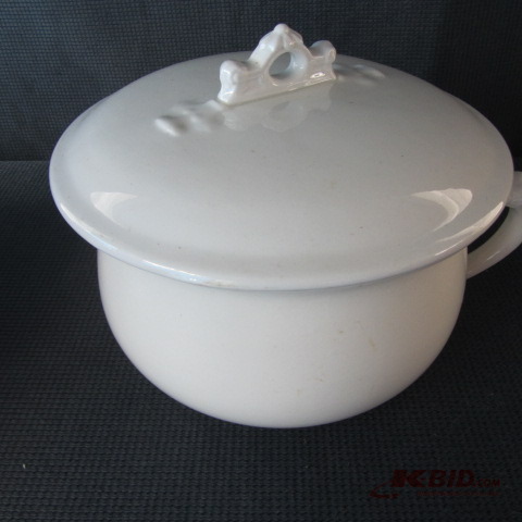 lot 229 image: Meakin Chamber Pot
