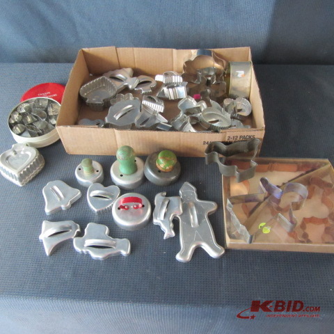 lot 239 image: Cookie Cutters, Vintage