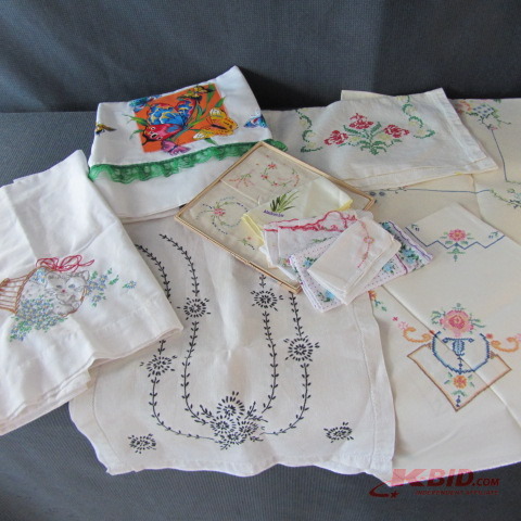 lot 257 image: Embroidered Linens