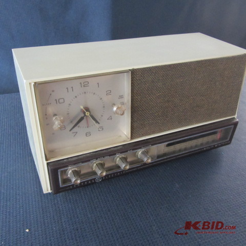 lot 259 image: GE Table Radio