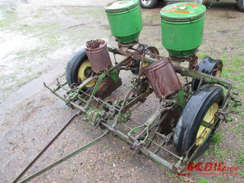 John Deere 290 Pull Behind Vintage Planter John Deere 290 Farm Field