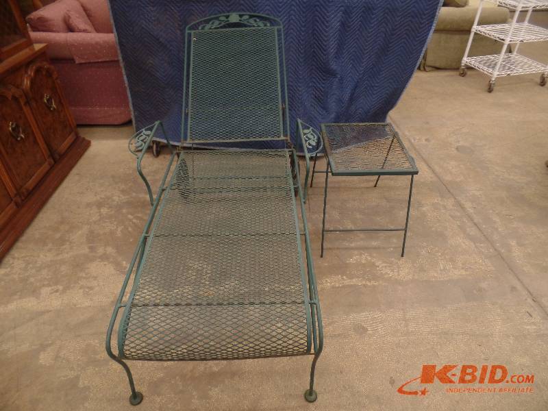 Patio Lounge Recliner and End Table