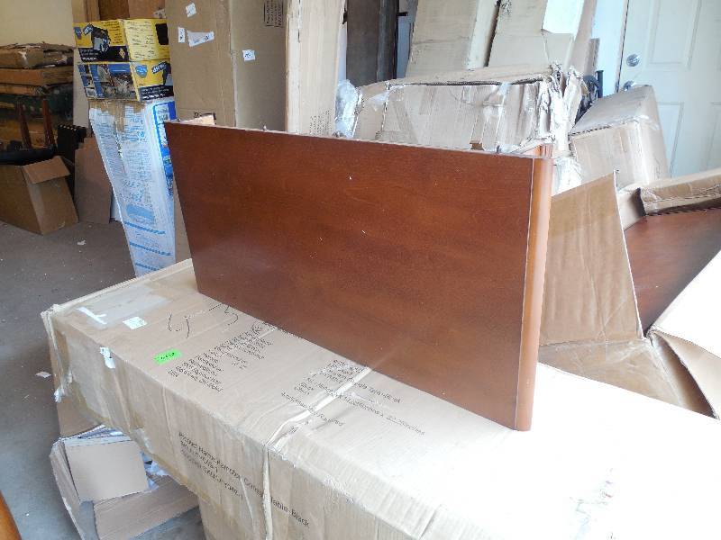 lot 37 image: Rectangular Leg Table With Leaf