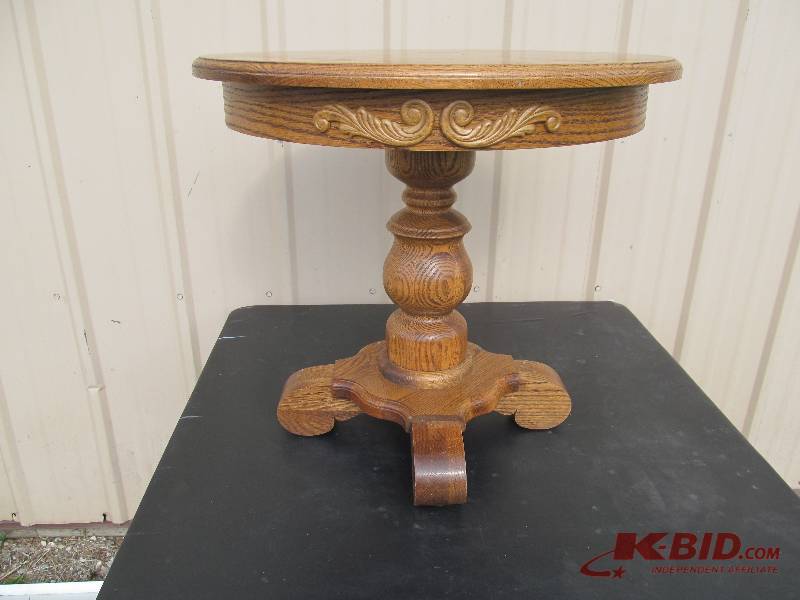 Oak,round End Table