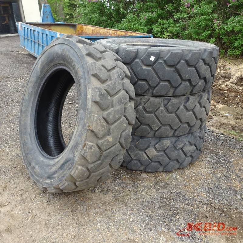 Loader tires
