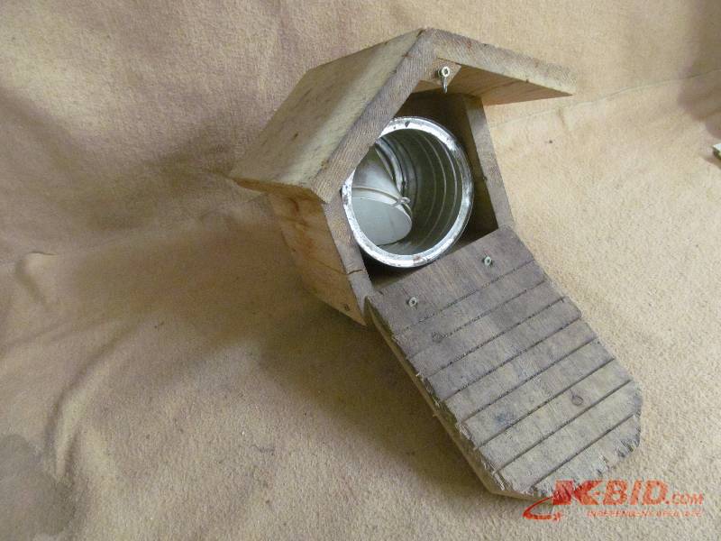 Wild bird housefeeder