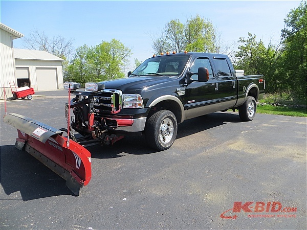 lot 1 image: 2006 Ford F-350 Diesel Crew Cab with plow