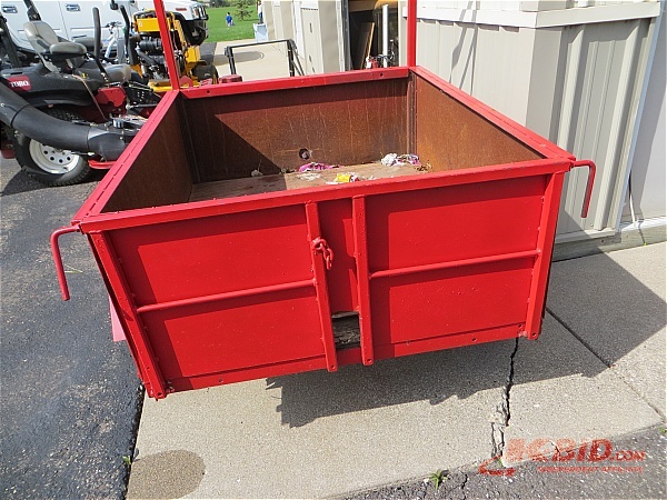 lot 5 image: Lawn trailer