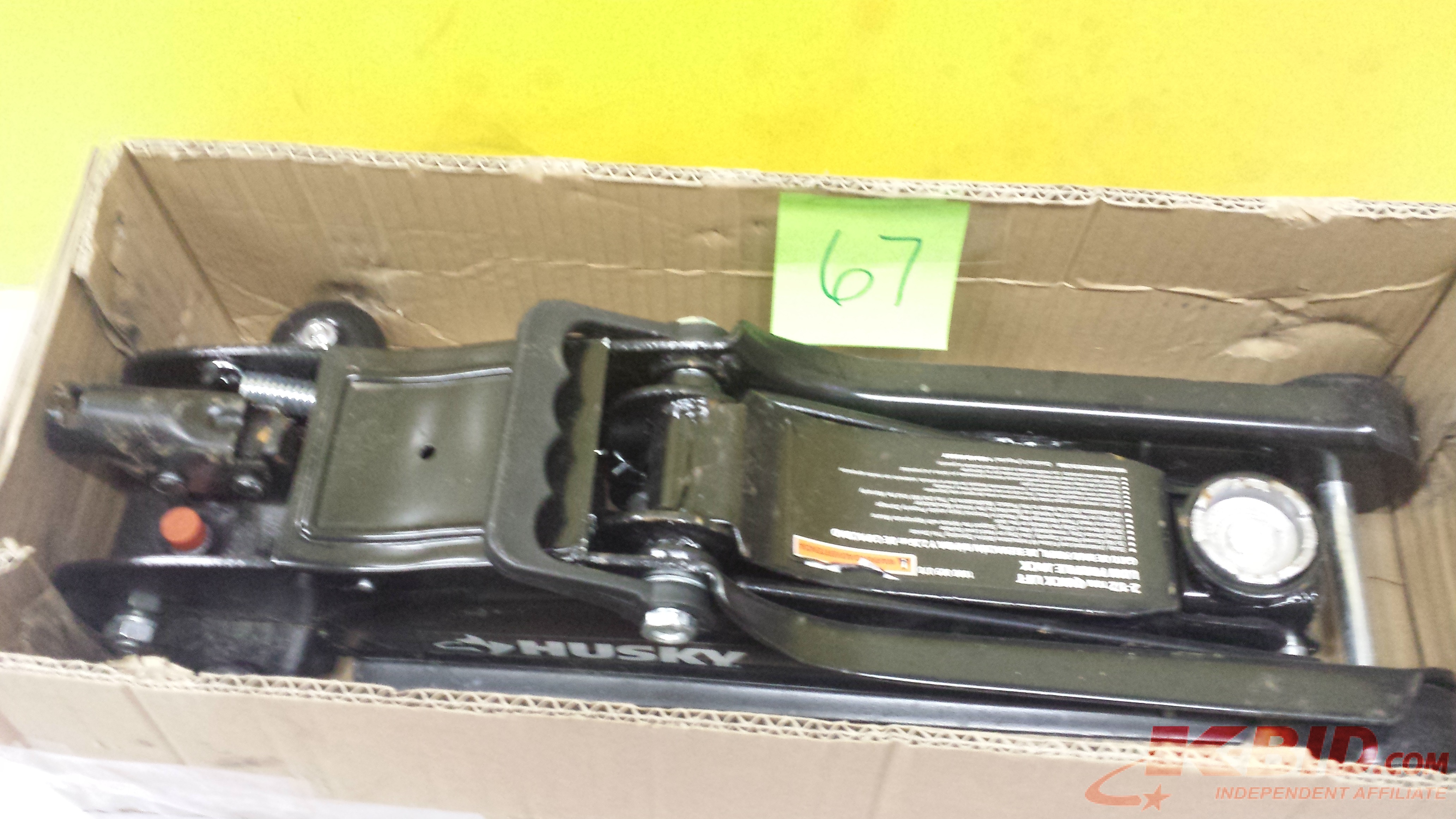 Husky 2 12 ton quick liftlow profile jack