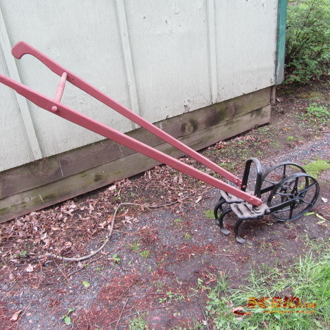 Wood Handle Cultivator