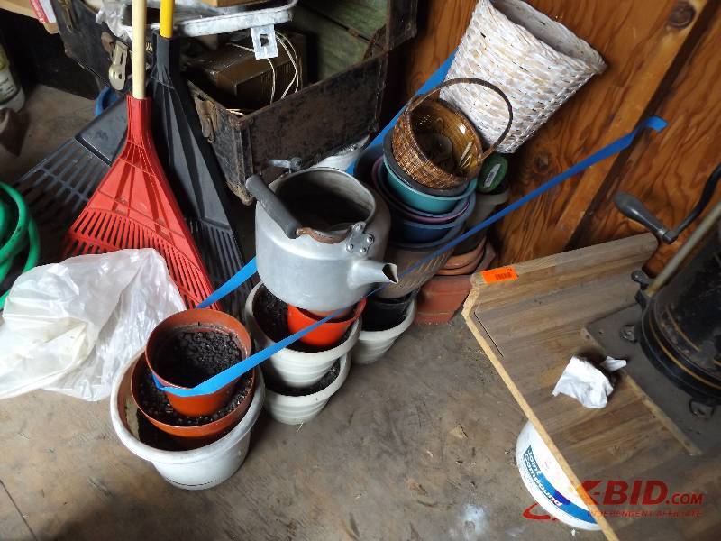 Planters, baskets, kettle