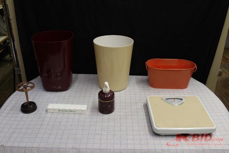 Assorted Bathroom Items