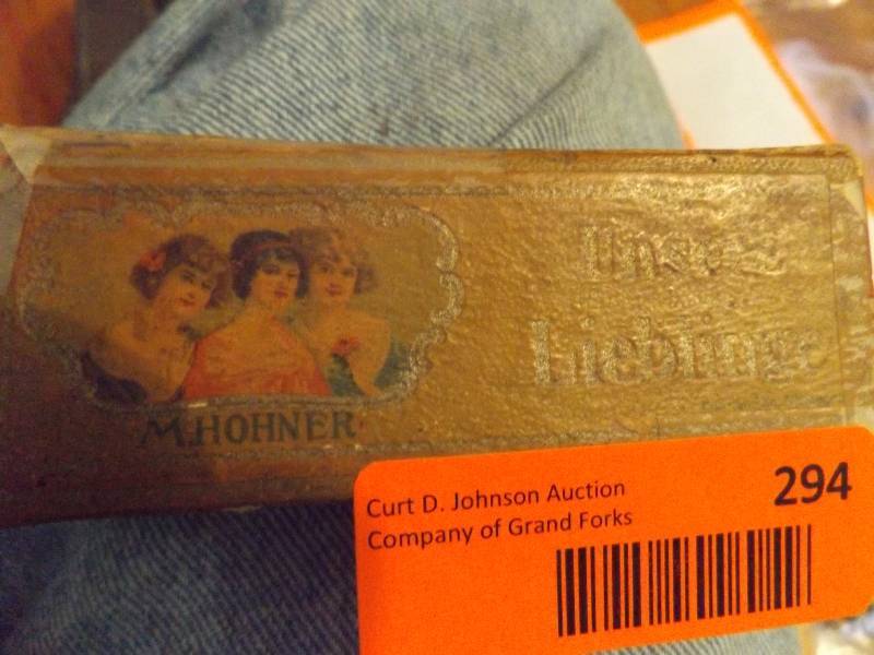 Vintage Hohner Harmonika in box