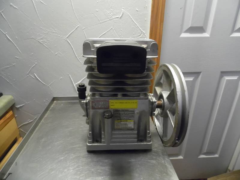 lot 6 image: Central Pneumatic Twin Cylinder Compressor Pump - NEVER USED
