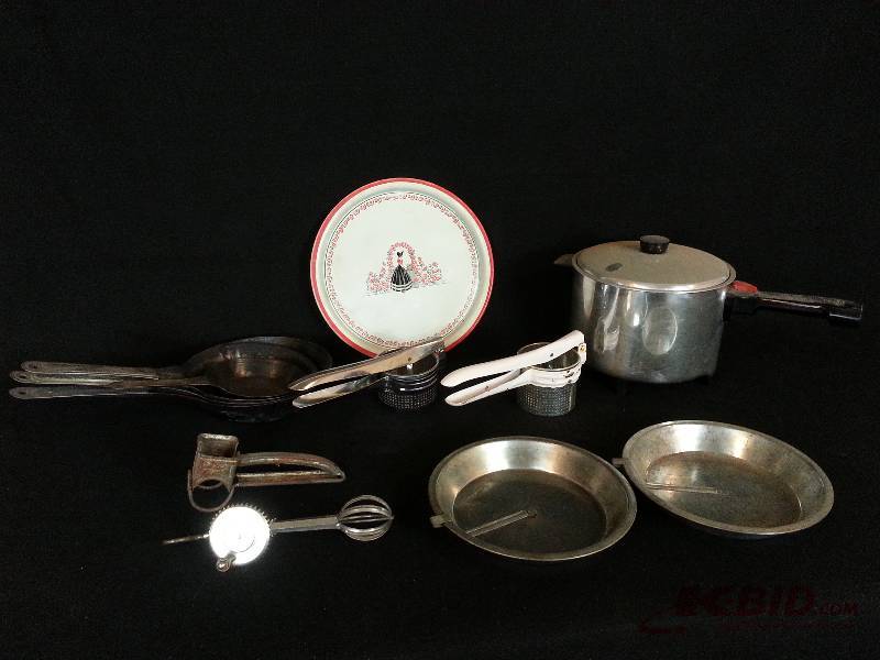 lot 30 image: Vintage & Misc Kitchenware Sunbeam Saucepan, Etc.