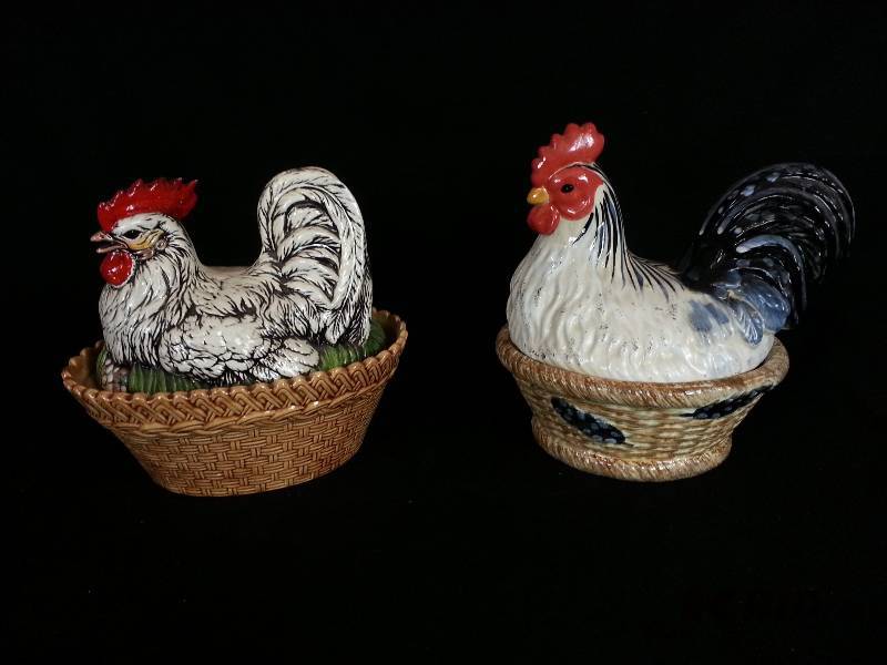lot 49 image: Two Larger Nesting Hens