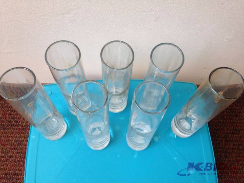 lot 4 image: Bulk lot of (7) glass vases standing 7 12in ...