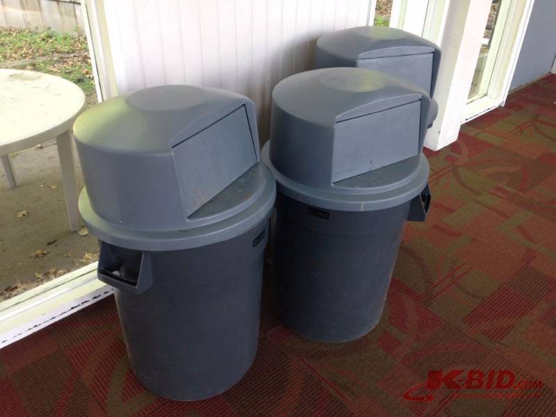 lot 27 image: Lot of (3) ULINE plastic garbage cans with lo...