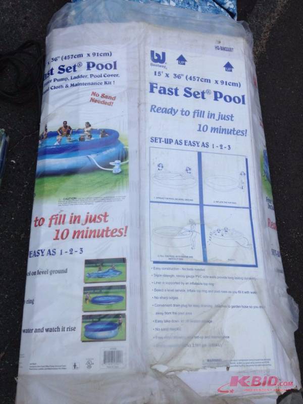 lot 31 image: Bestway Fast Set Pool 15ft in Diameter x 36&...