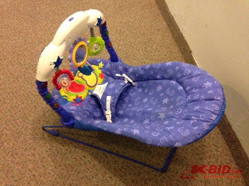 lot 85 image: Fisher Price Kick N Play baby bouncer. Needs ...