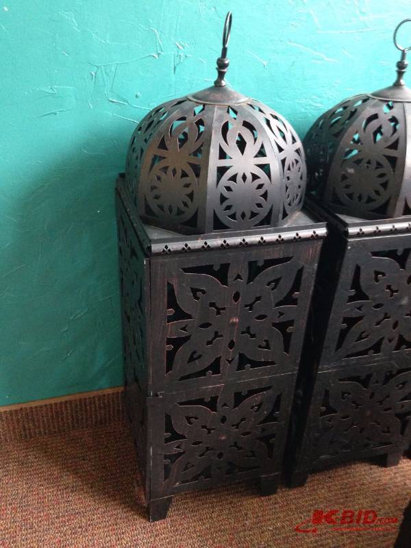 lot 112 image: Lot of (5) decorative lanterns. 4 tall ones m...