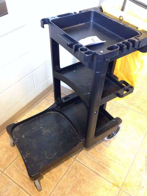 lot 149 image: Rubermaid commerical cart measuring 21" ...