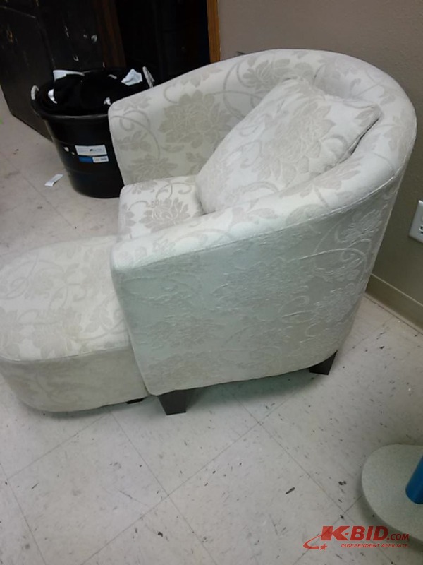 lot 4 image: Beautiful Brand New Pier One Barrel Chair And Ottoman