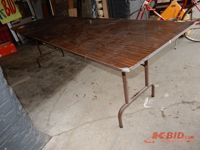 Folding banquet table
