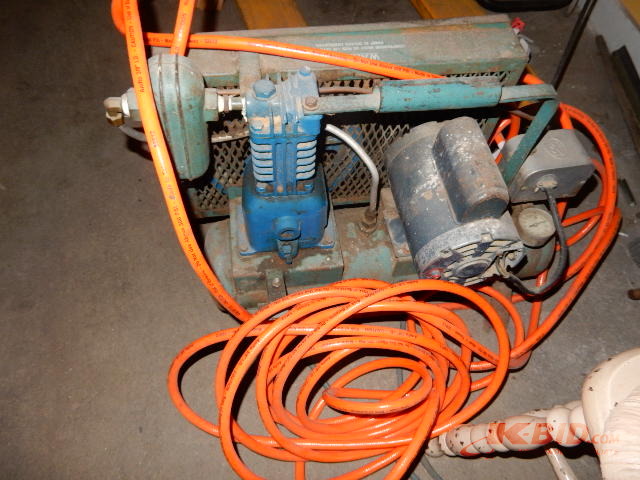 Belt Driven Air Compressor.. Old but still works great