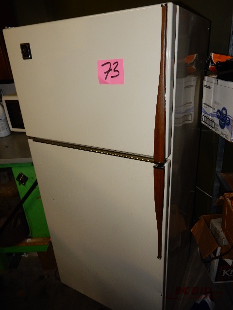 GE 15 Cu Ft Refrigerator Freezer