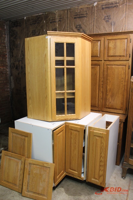 Maple Corner Cabinet