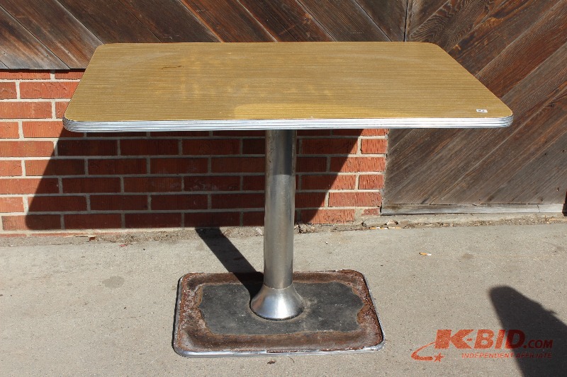 Caf� Table