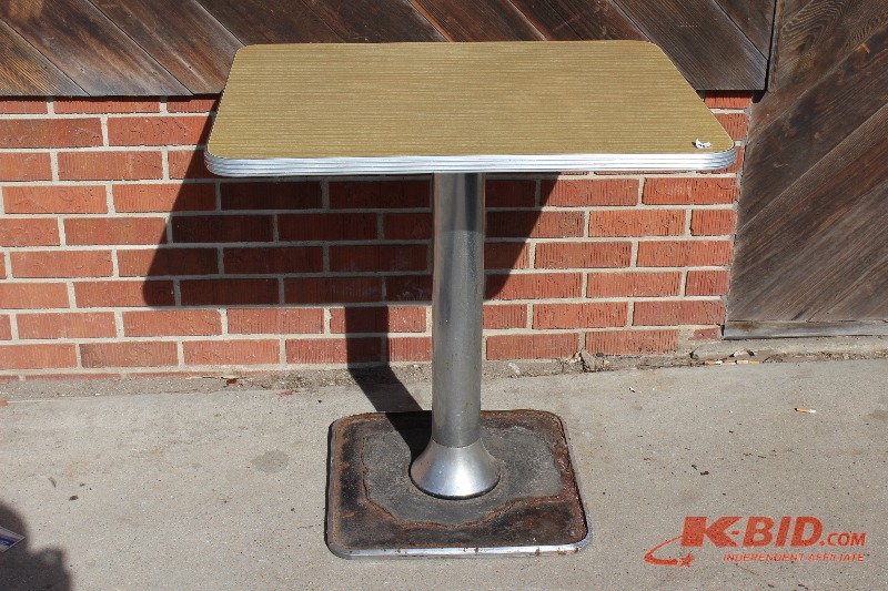 Caf� Table