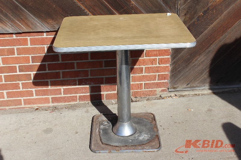 Caf� Table