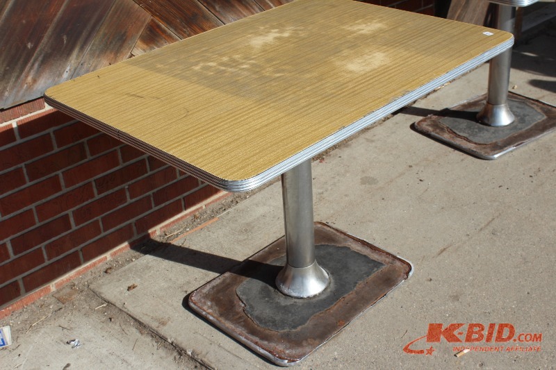 Caf� Table
