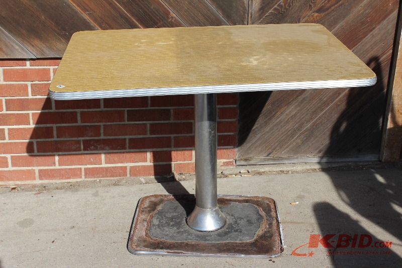 Caf� Table