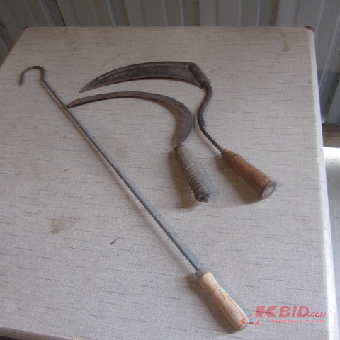 lot 111 image: Scythes, Long Hook