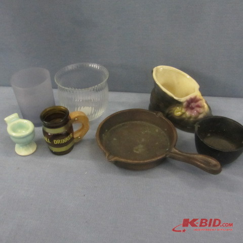 lot 30 image: Knick Knacks