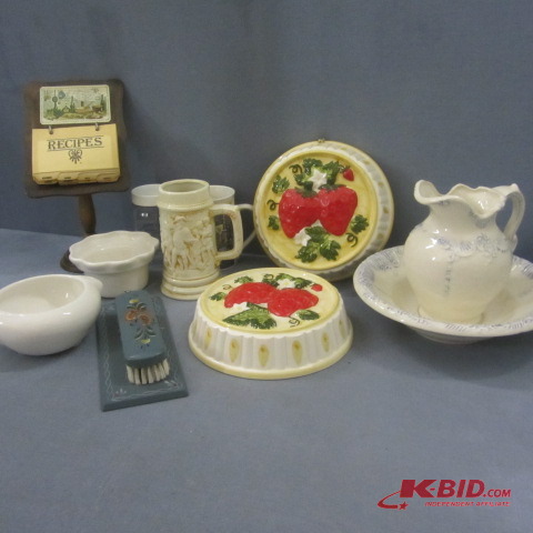 lot 47 image: Vintage Kitchen Collectibles