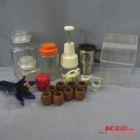 lot 48 image: Knick Knacks