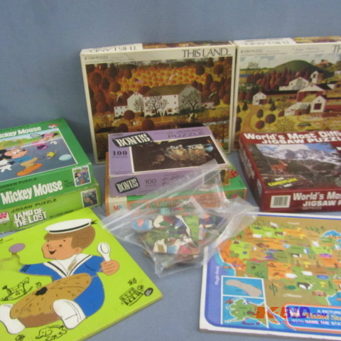 lot 62 image: Jigsaw Puzzles