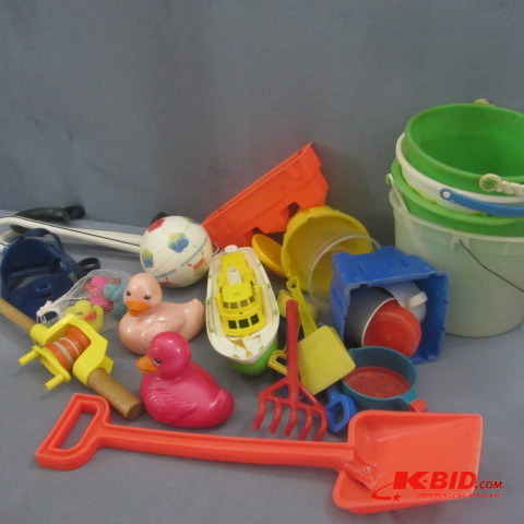 lot 72 image: Sand and Water Toys