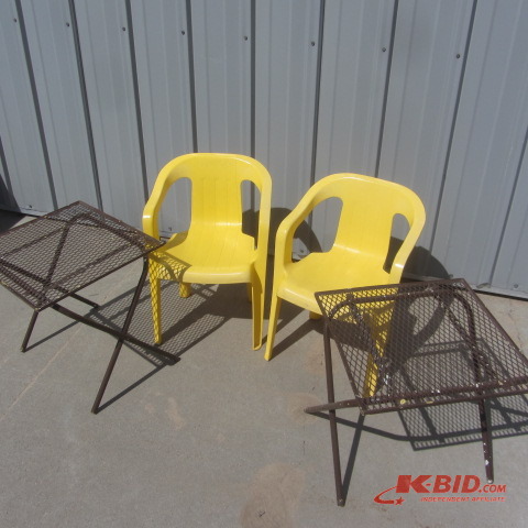 lot 80 image: Lawn Chairs & Tables
