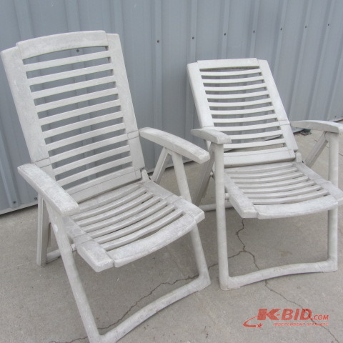 lot 118 image: Resin Lawn Chairs