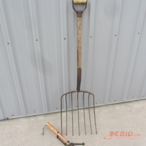 lot 127 image: Pitchfork, Clay Pigeon
