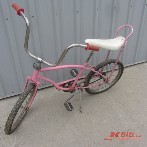 lot 128 image: Banana Seat Girls Bicycle