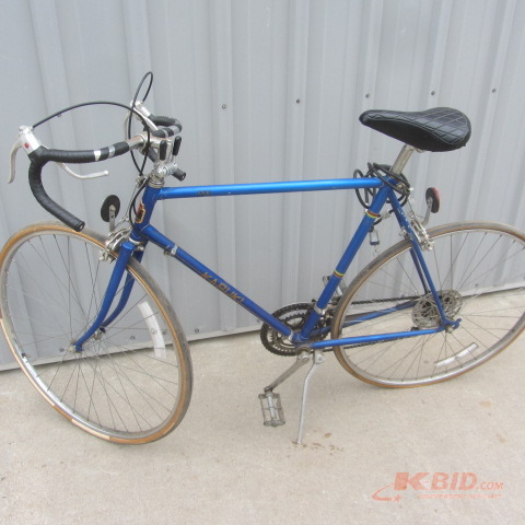 lot 130 image: Mens 10 Speed Bicycle