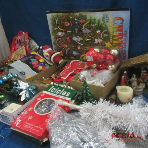 lot 142 image: Christmas Decorations