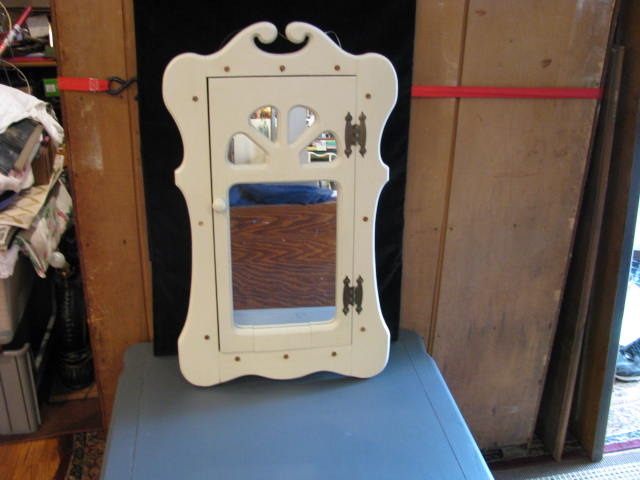 vintage mirror cabinte